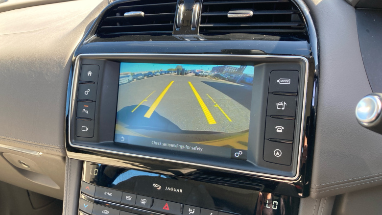 Jaguar F-Pace 2.0d Portfolio 5dr Auto AWD Diesel Estate